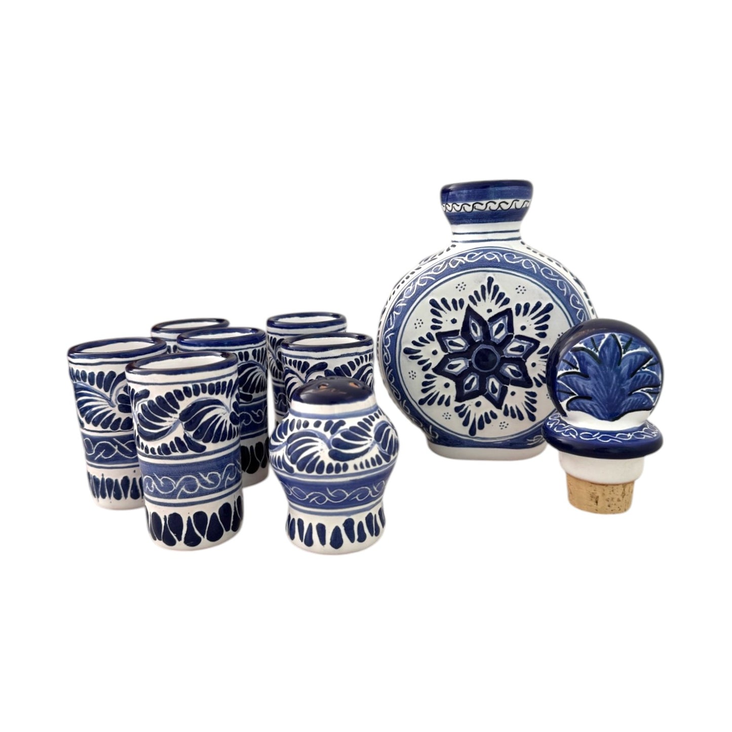 Set de botella redonda con tequileros en charola cuadrada